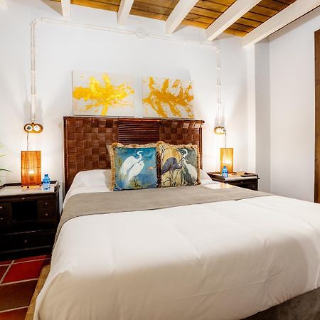 On Acebuchal 23 Guest House เอลโรซิโอ ภายนอก รูปภาพ