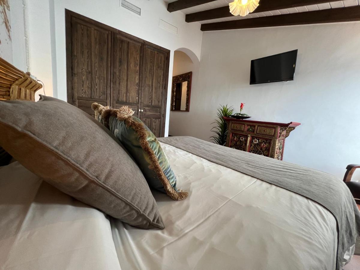 On Acebuchal 23 Guest House เอลโรซิโอ ภายนอก รูปภาพ